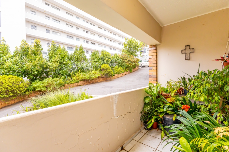 2 Bedroom Property for Sale in Sea Point Western Cape
